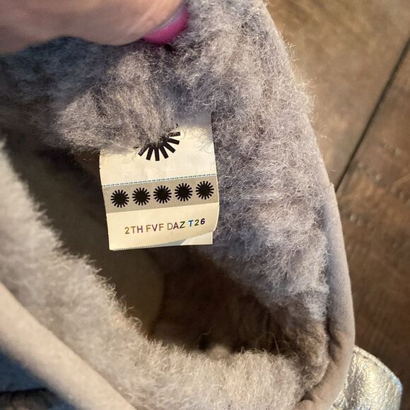UGG CLASSIC ULTRA MINI SHINE Gray & silver boots size 9 - Picture 5 of 9